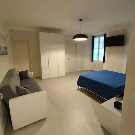 Le Rondini C Apartment Intra