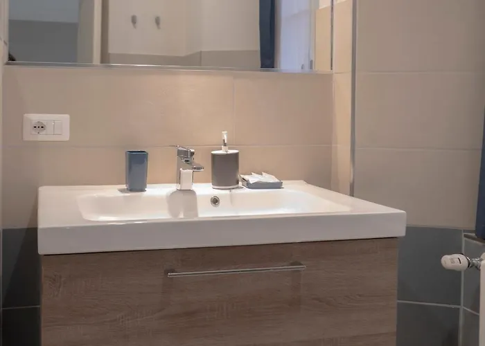 Le Rondini C Apartment *